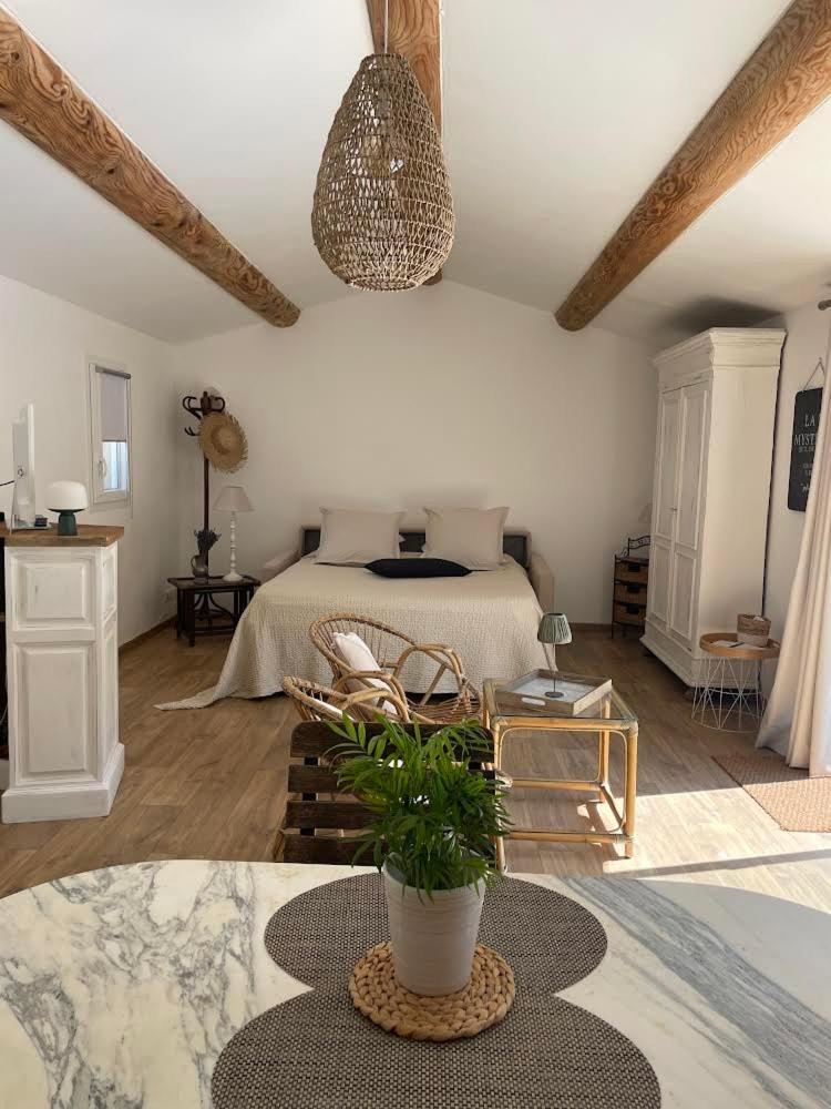 Studio De Charme Avec Piscine Fontaine-de-Vaucluse Exteriör bild